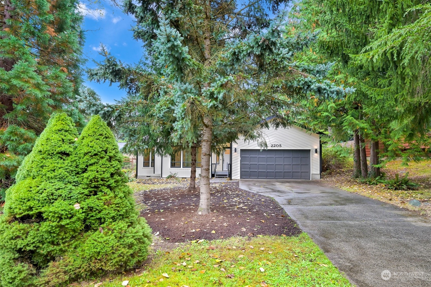 Property Photo:  2205 W Birch Street  WA 98229 