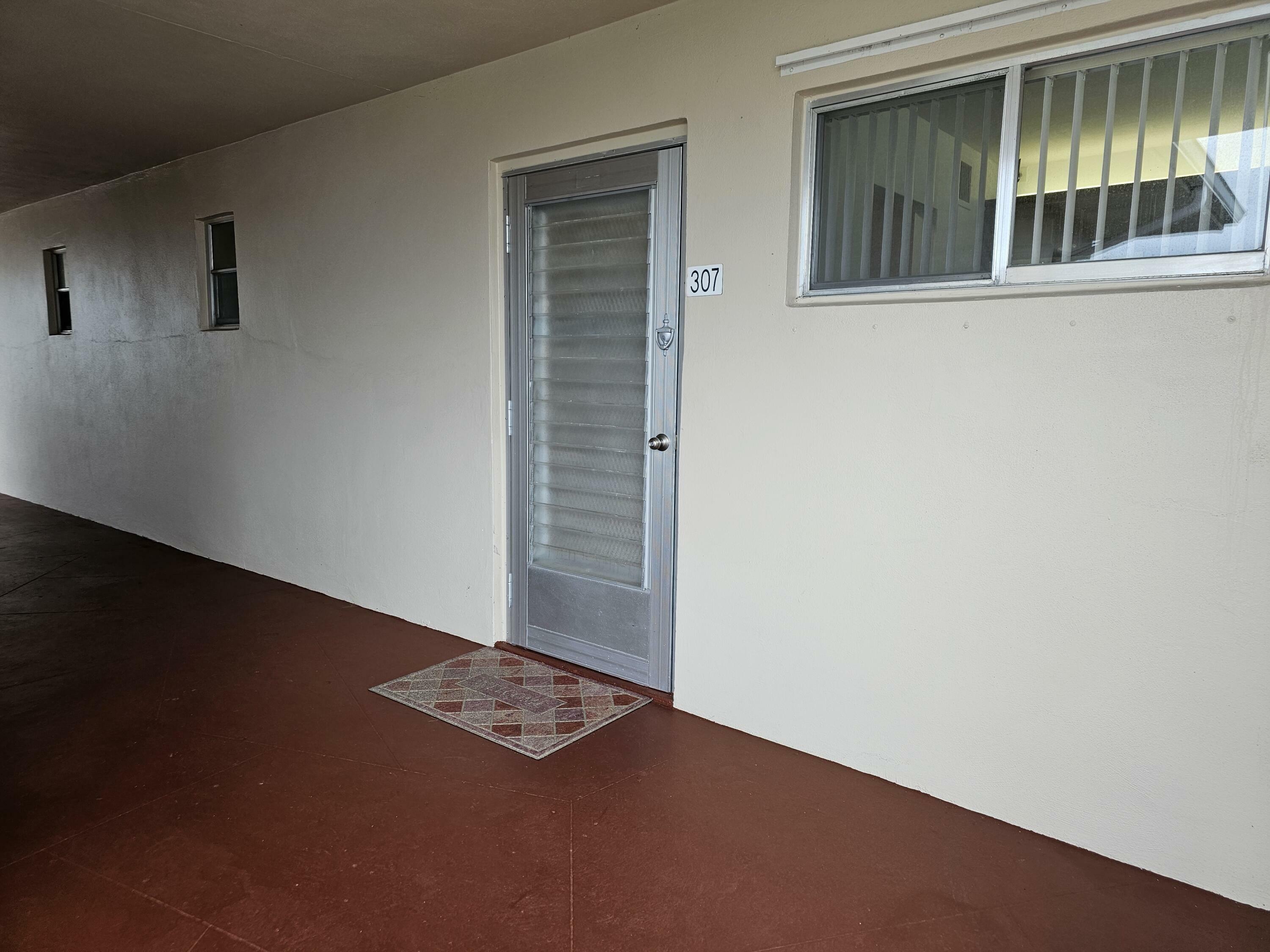 Property Photo:  2721 N Garden 307 Drive 307  FL 33406 