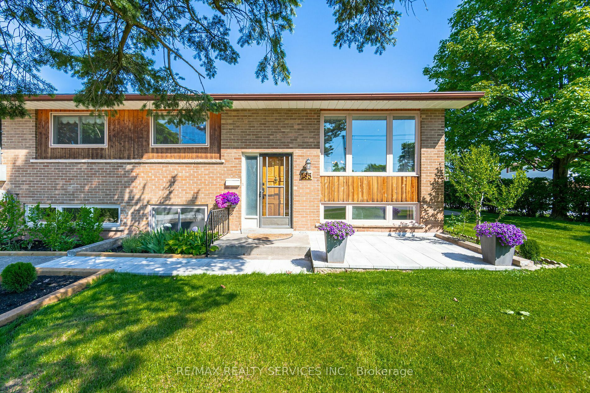 Photo de la propriété:  195 Elmwood Rd  ON L6K 2A9 