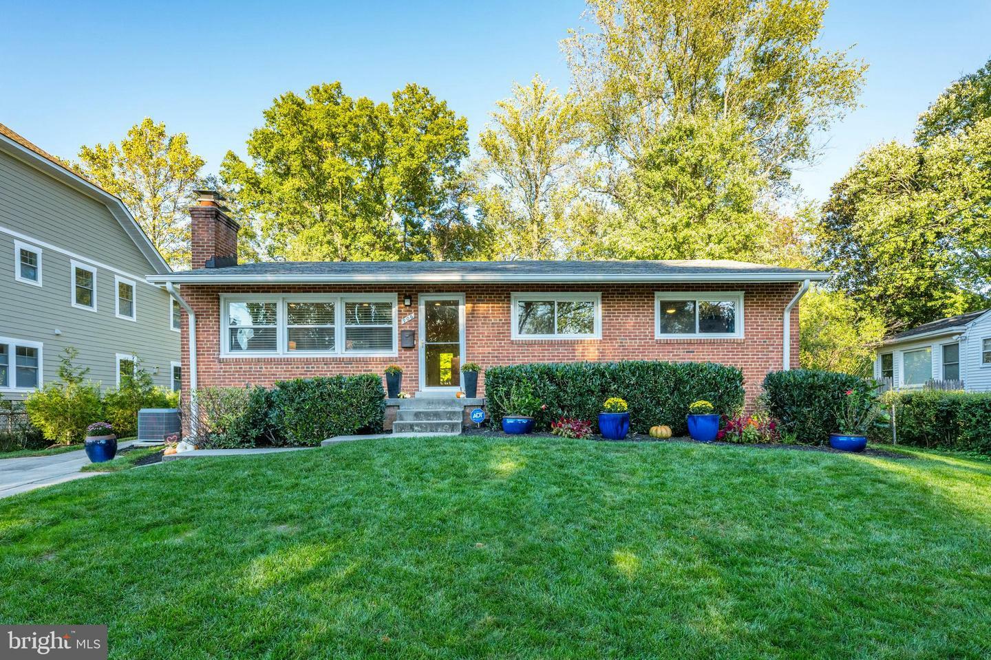906 Meadow Lane SW  Vienna VA 22180 photo