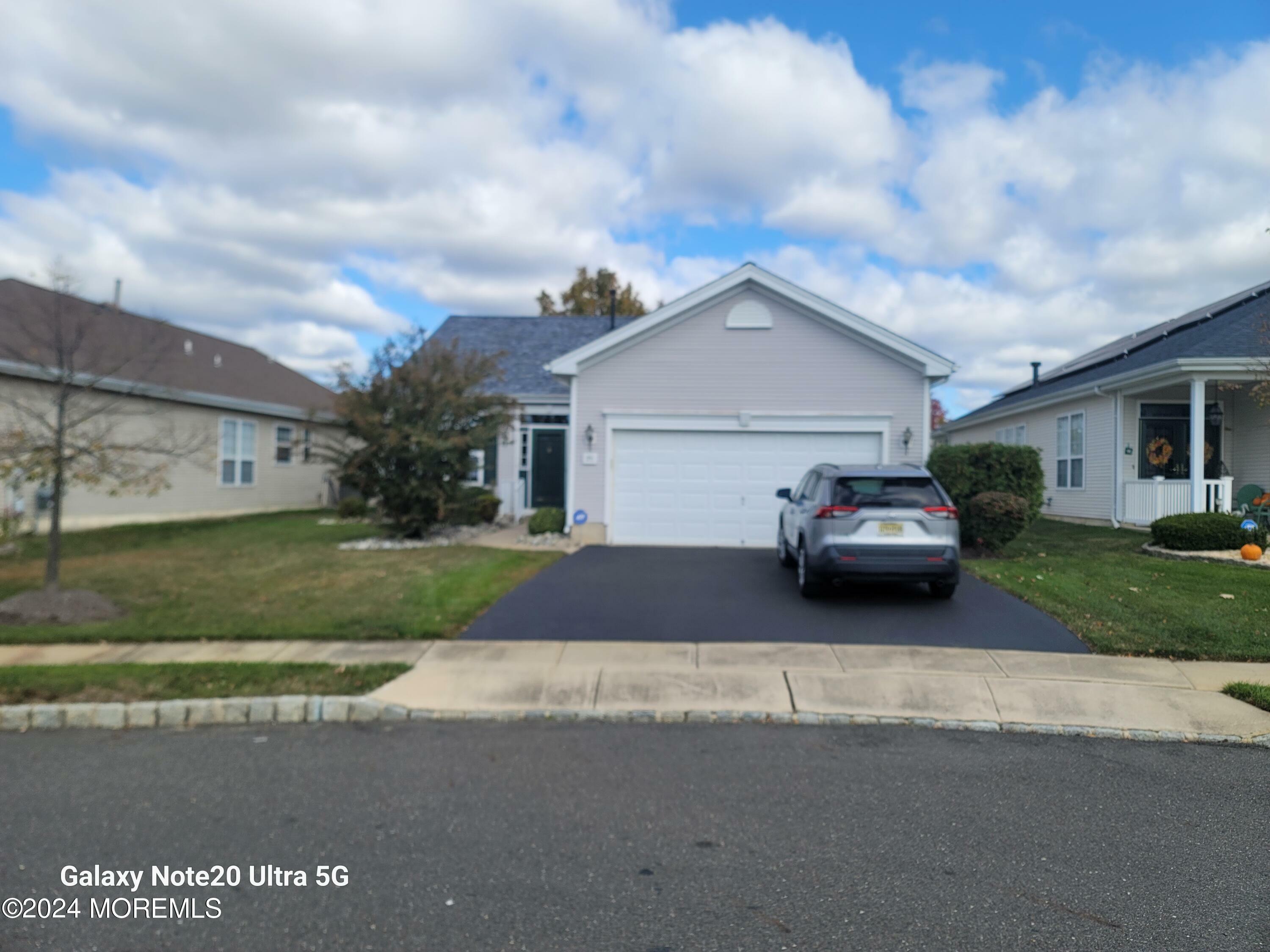 Property Photo:  21 Newton Court  NJ 08022 