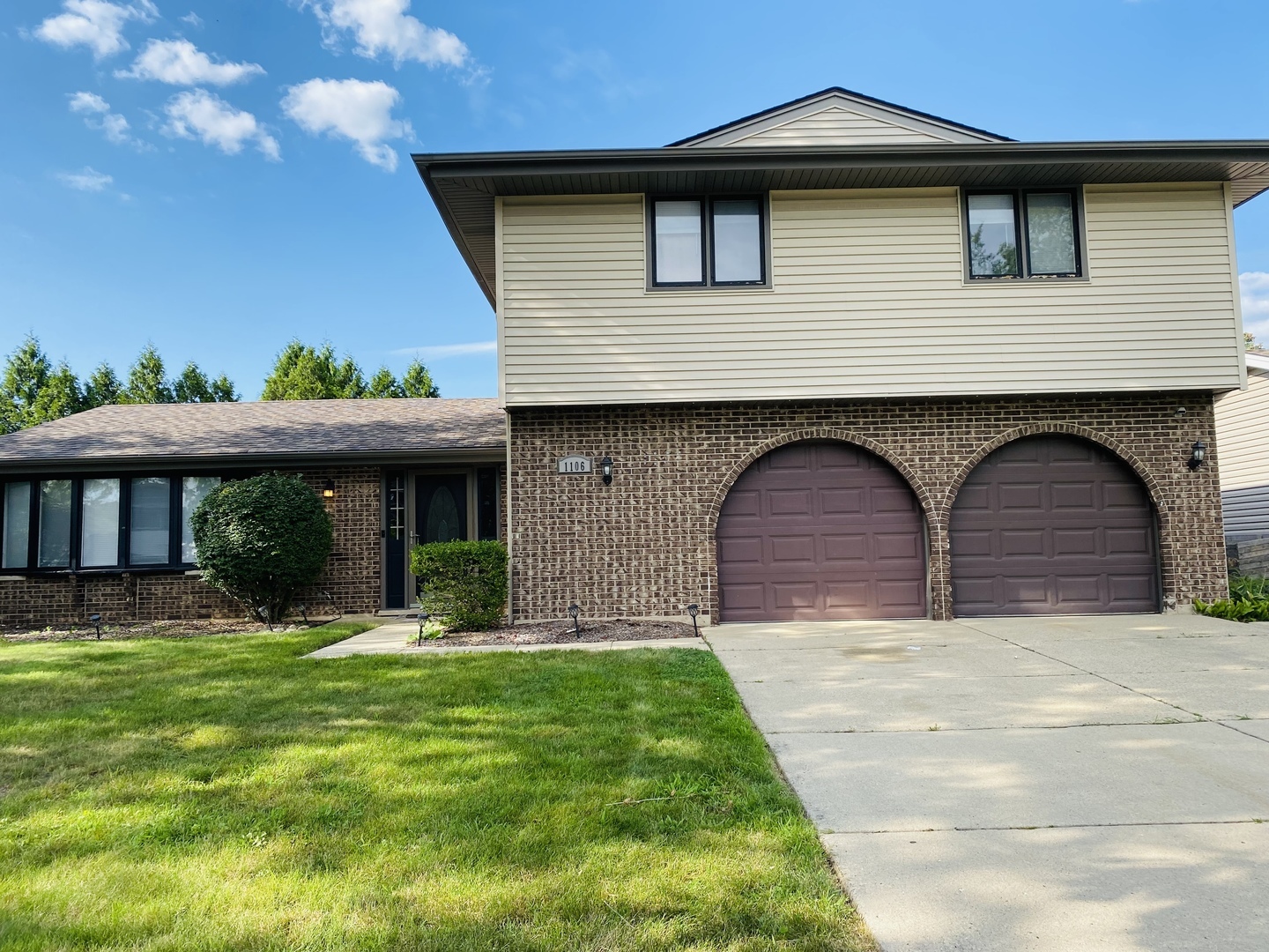 Property Photo:  1106 Westfield Lane  IL 60193 