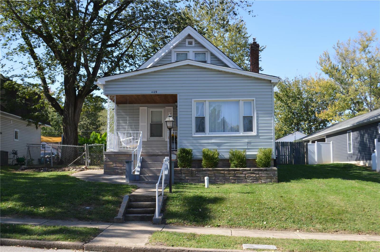 Property Photo:  409 Jefferson Avenue  MO 63019 