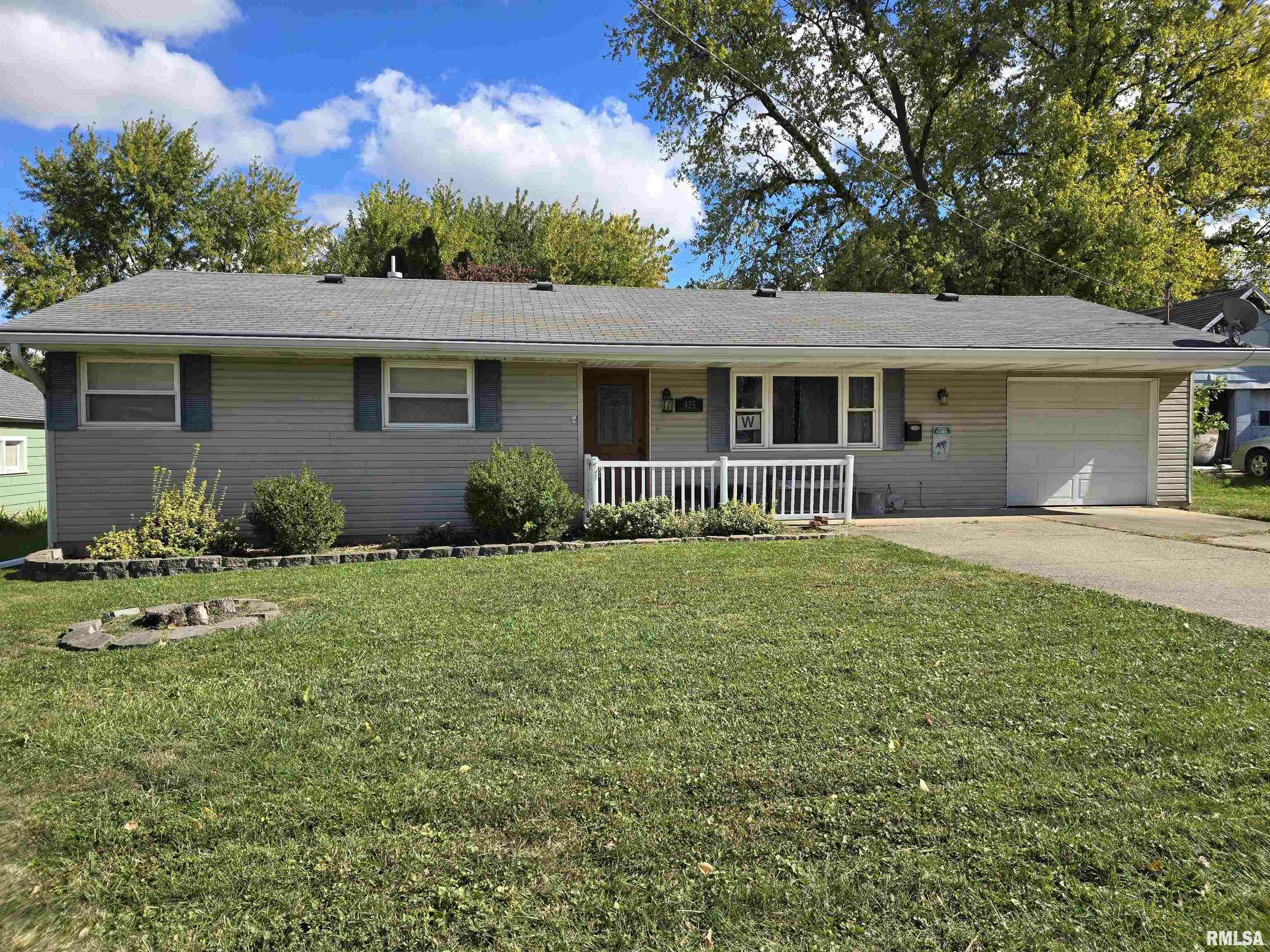 Property Photo:  435 Dean Court  IL 61520 