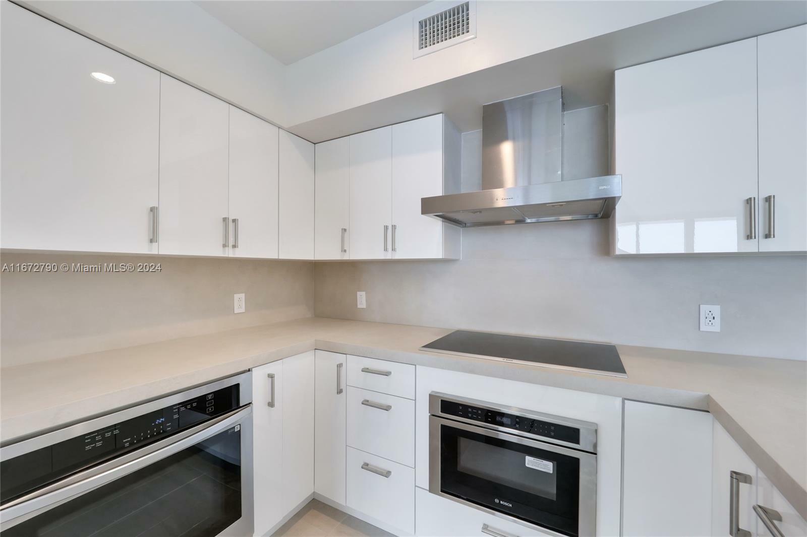 Property Photo:  1155 Brickell Bay Dr 3409  FL 33131 