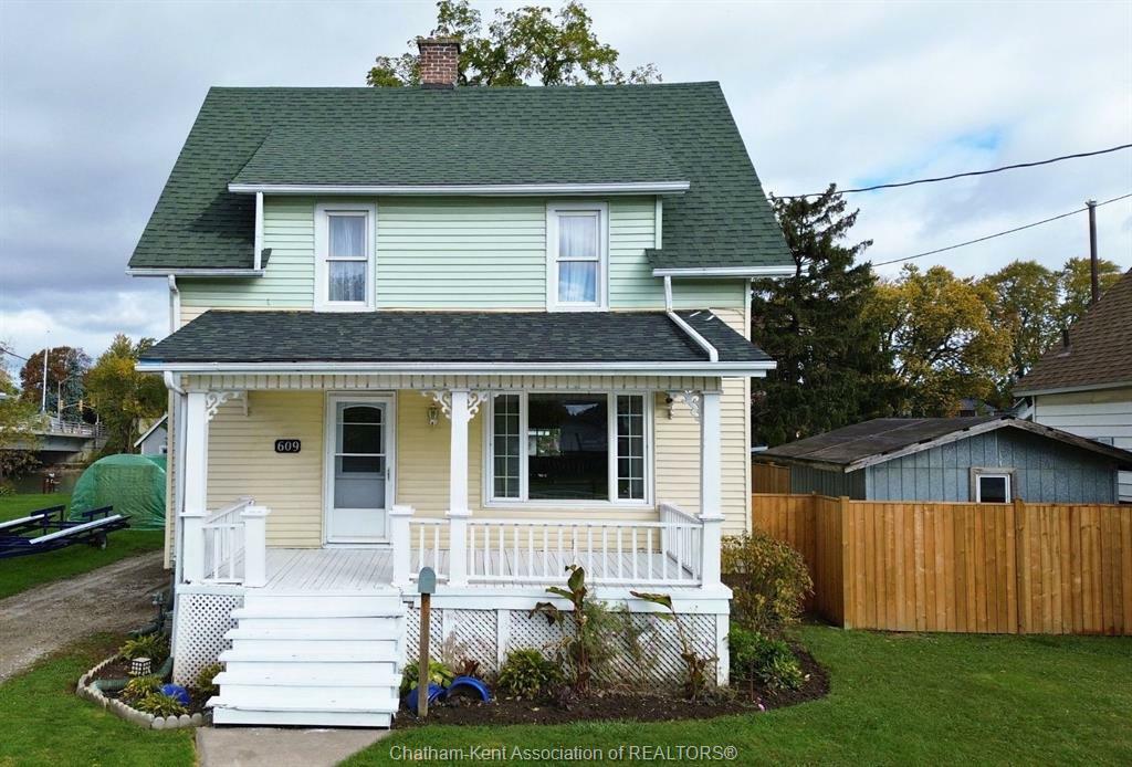 Property Photo:  609 Wallace Street  ON N8A 1K9 