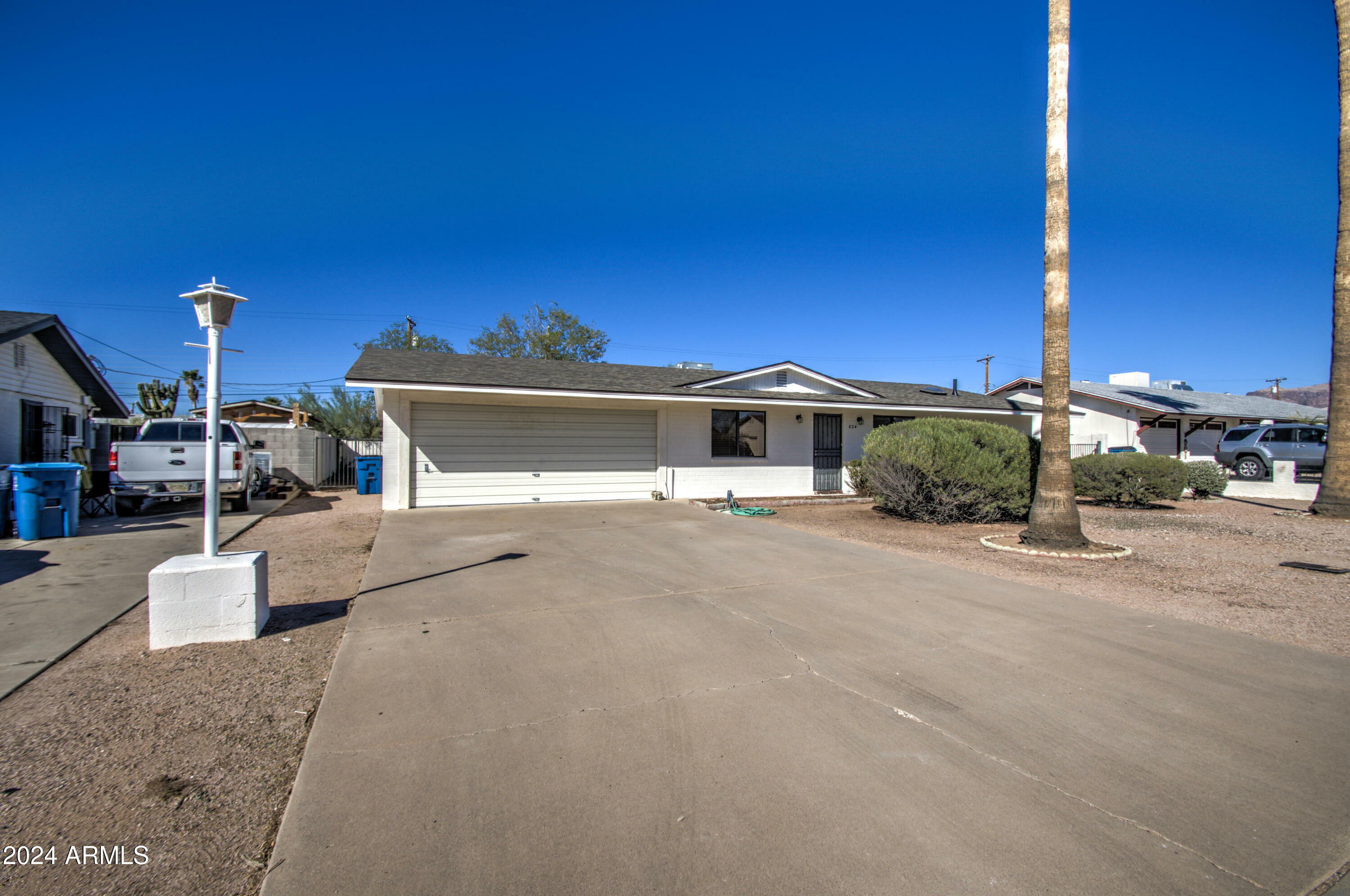 Property Photo:  824 E Granada Avenue  AZ 85119 