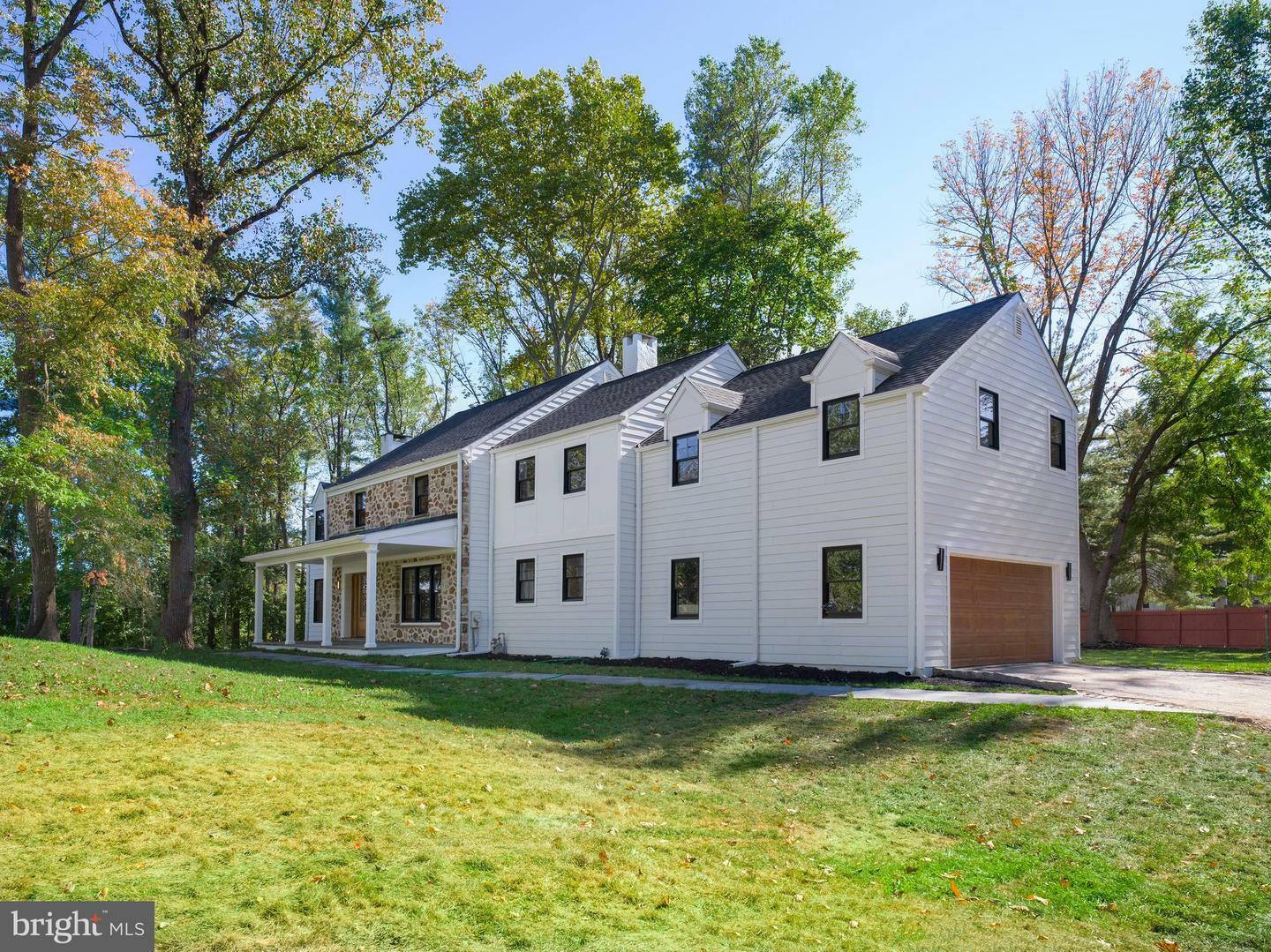 Property Photo:  657 Lakeview Circle  PA 19073 