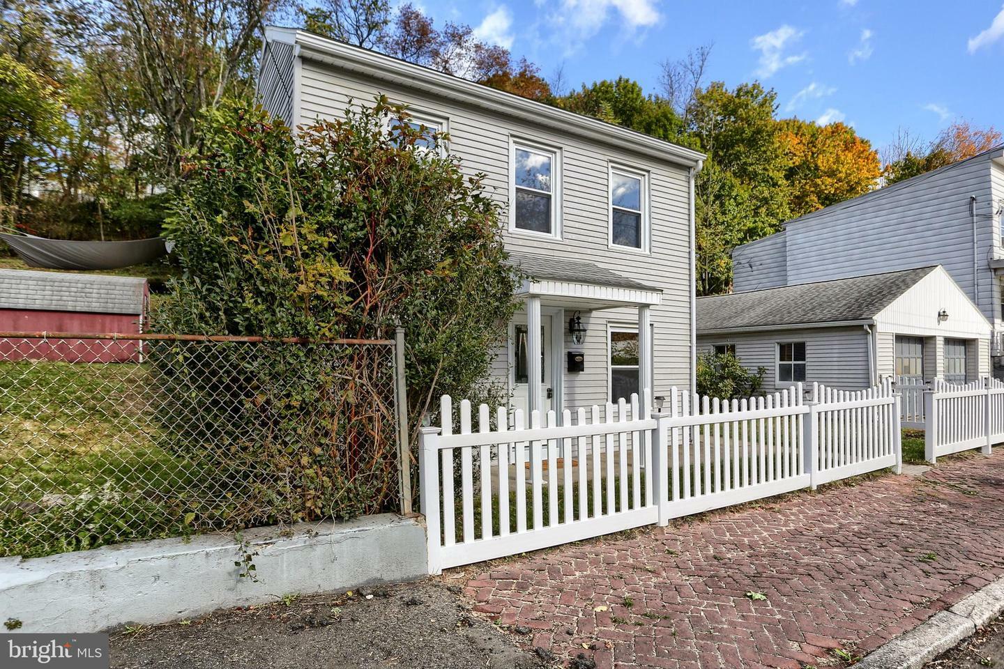 Property Photo:  210 W Railroad Street  PA 17901 