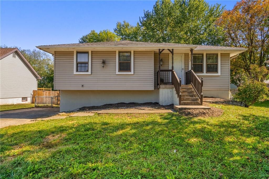 Property Photo:  103 SE Crescent Street  MO 64063 