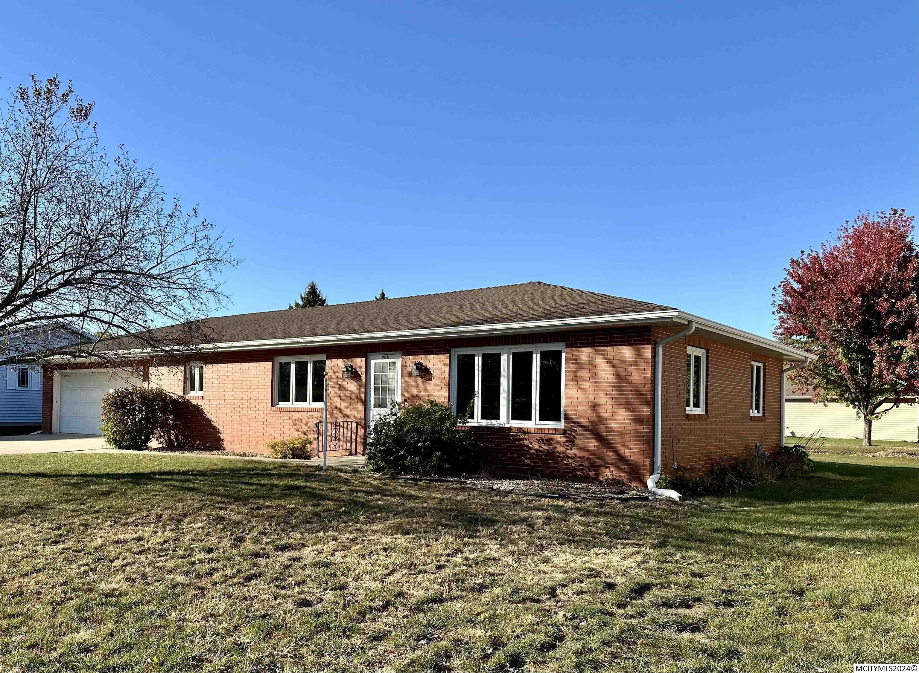 Property Photo:  204 5th Ave N  IA 50459 