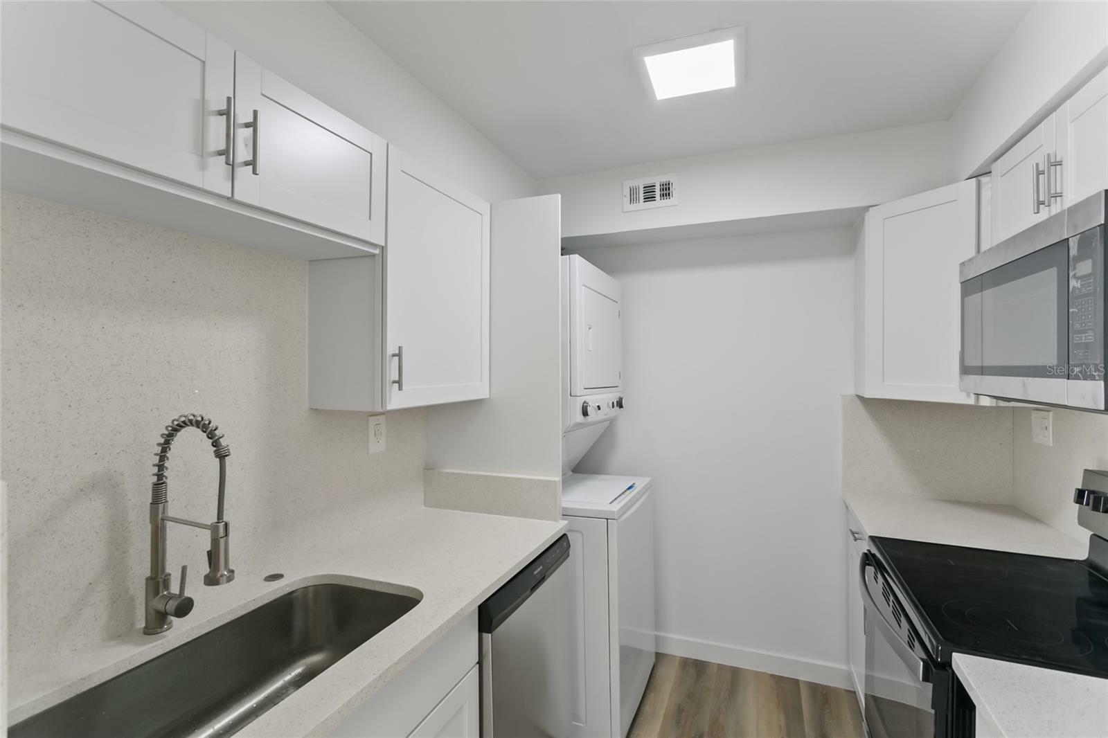 Property Photo:  3047 George Mason Avenue 9  FL 32792 