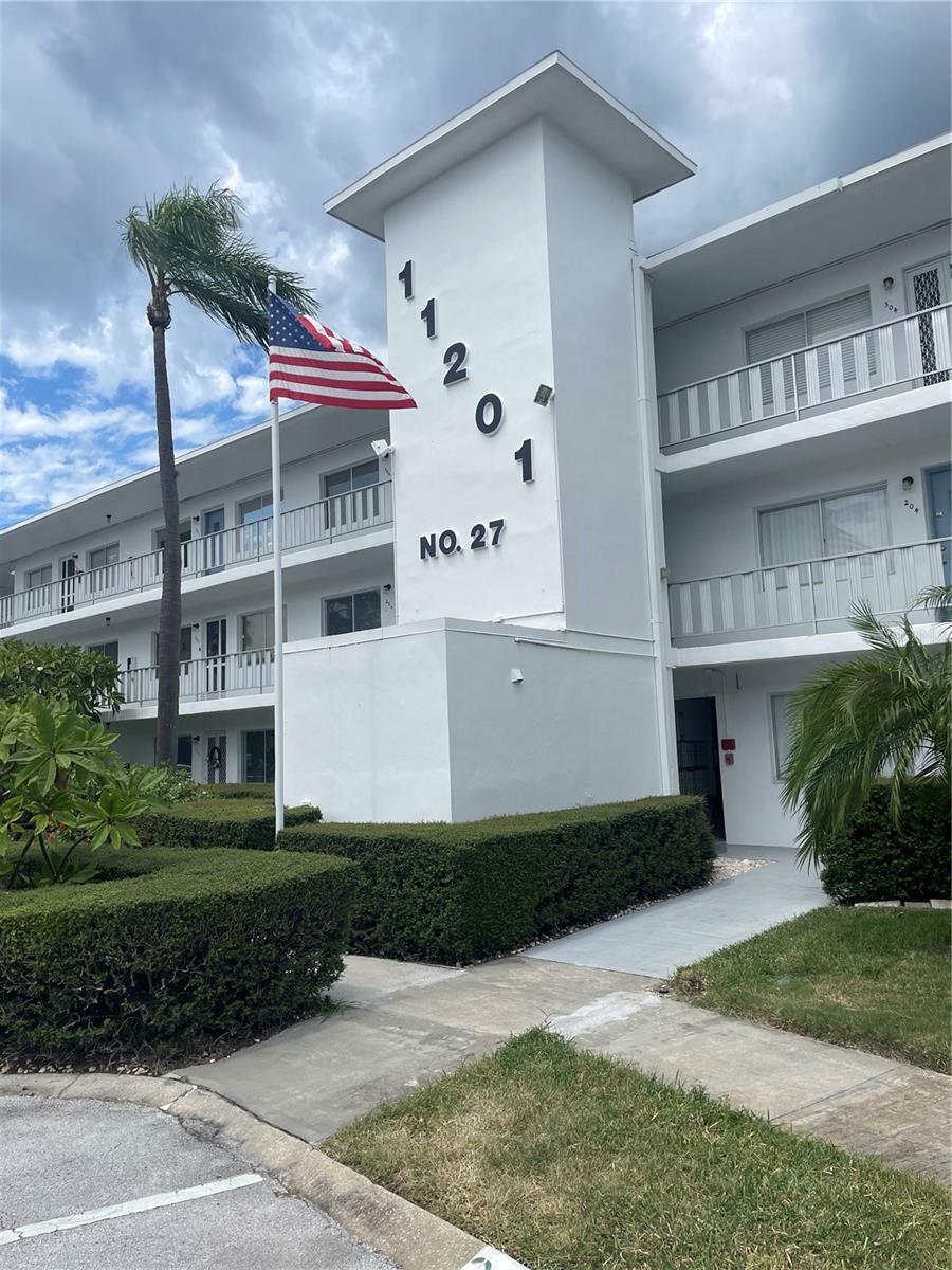 Property Photo: 11201 80th Avenue 201 FL 33772
