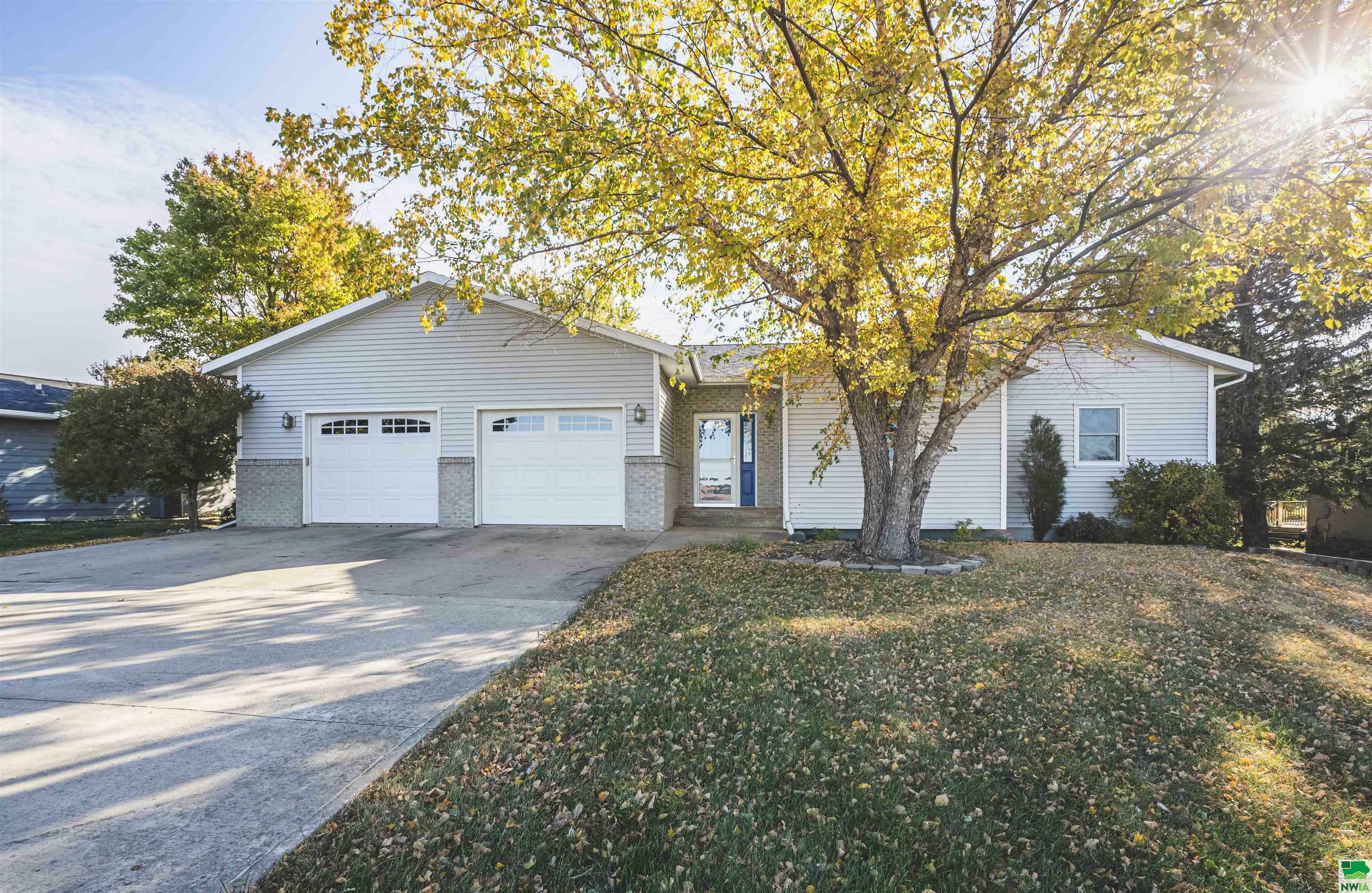 Property Photo:  5862 Villa Rd.  IA 51002 