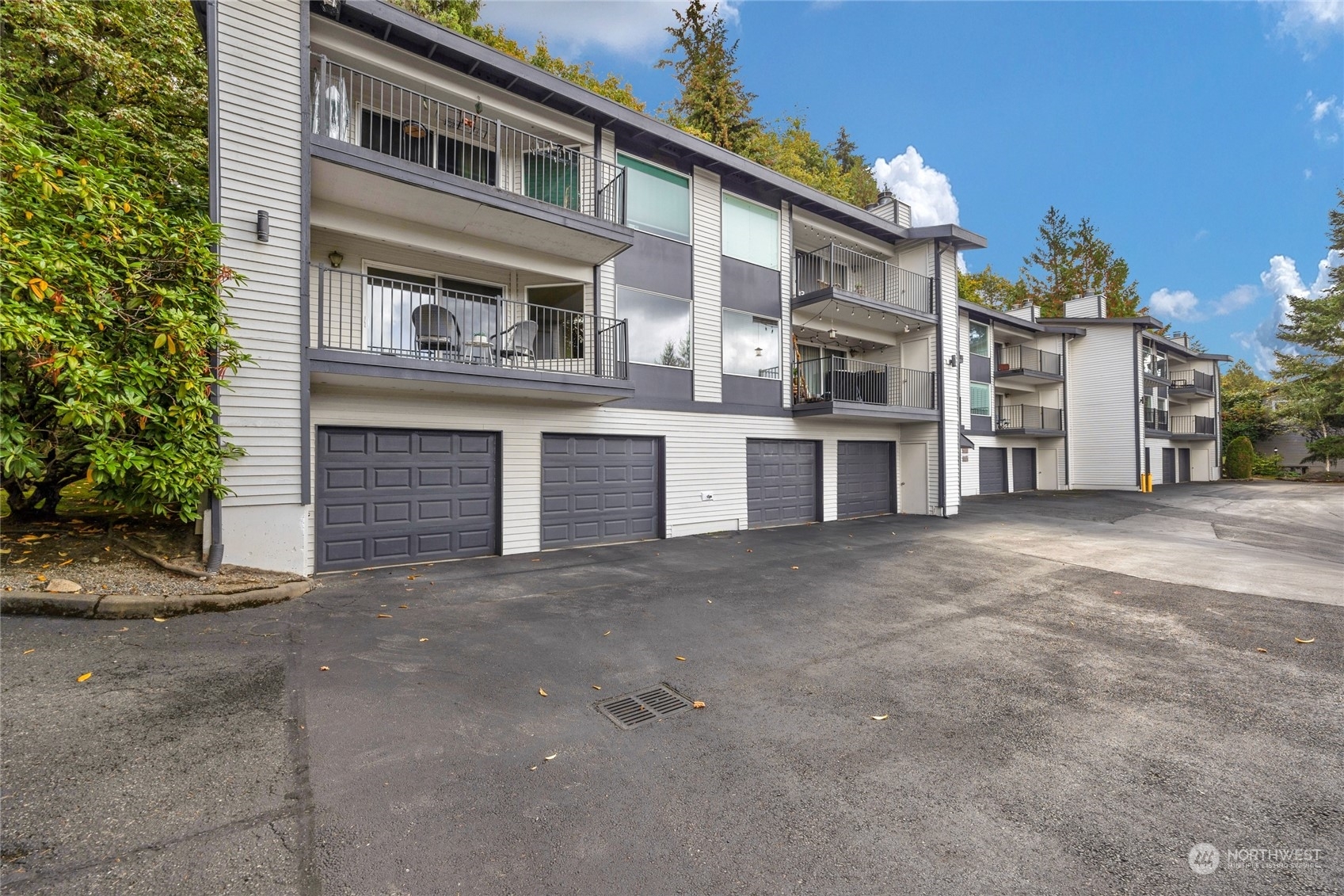 Property Photo:  430 Bellevue Way SE 101  WA 98004 