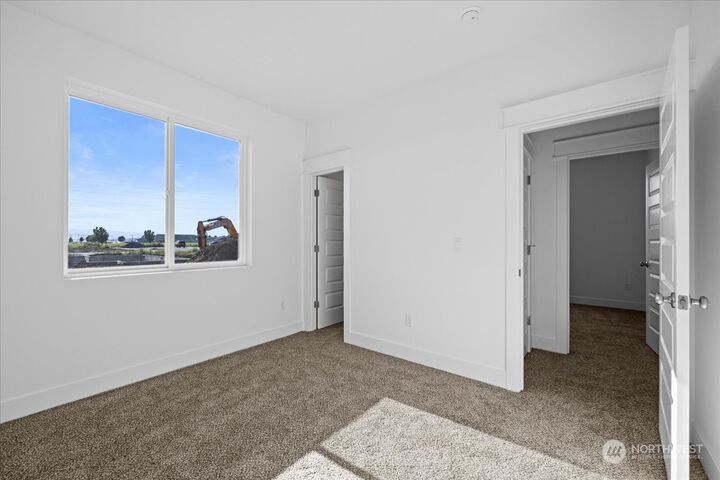 Property Photo:  1217 E Cascade Street  WA 99344 