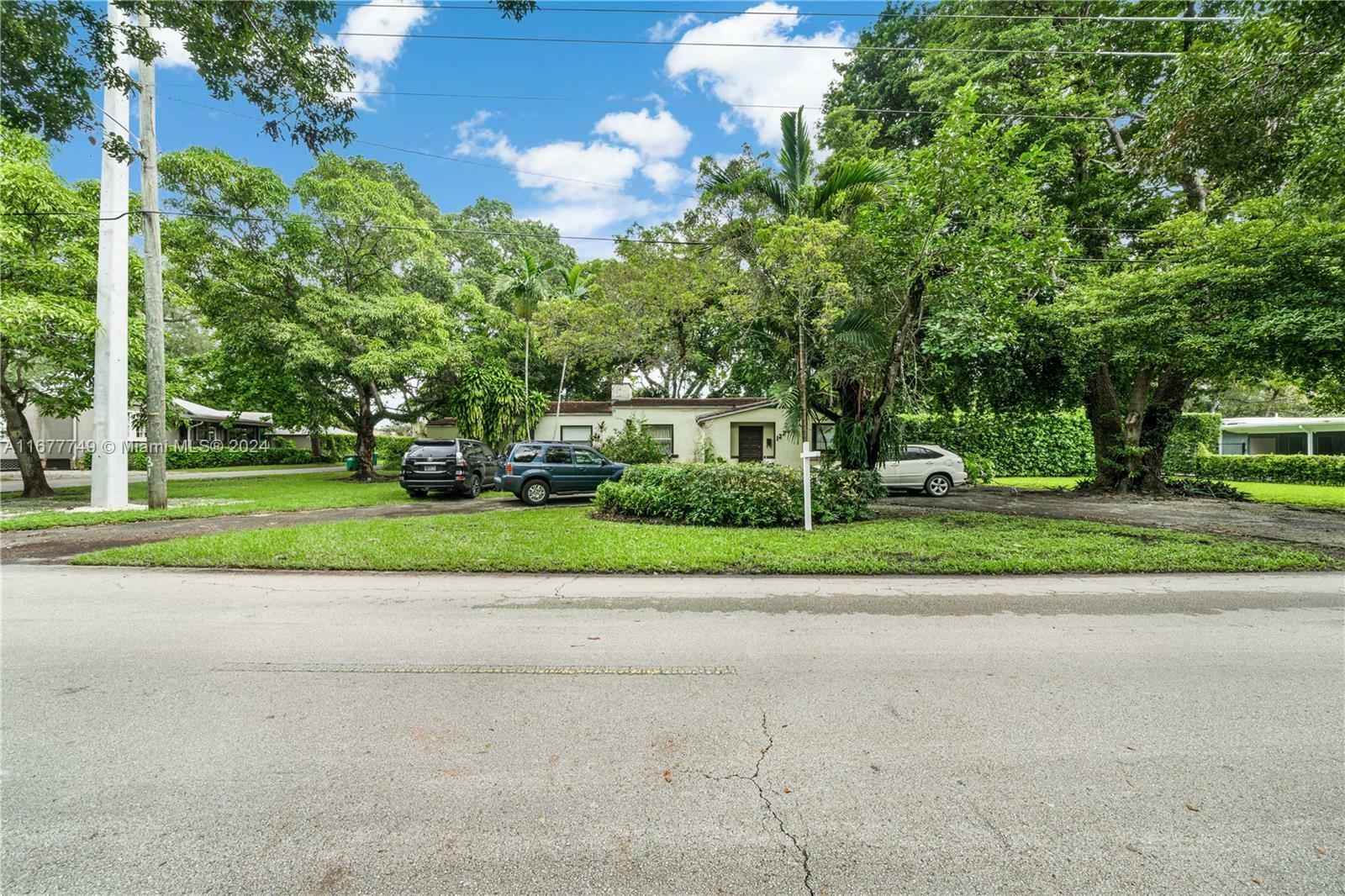 Property Photo:  1225 Cortez St  FL 33134 