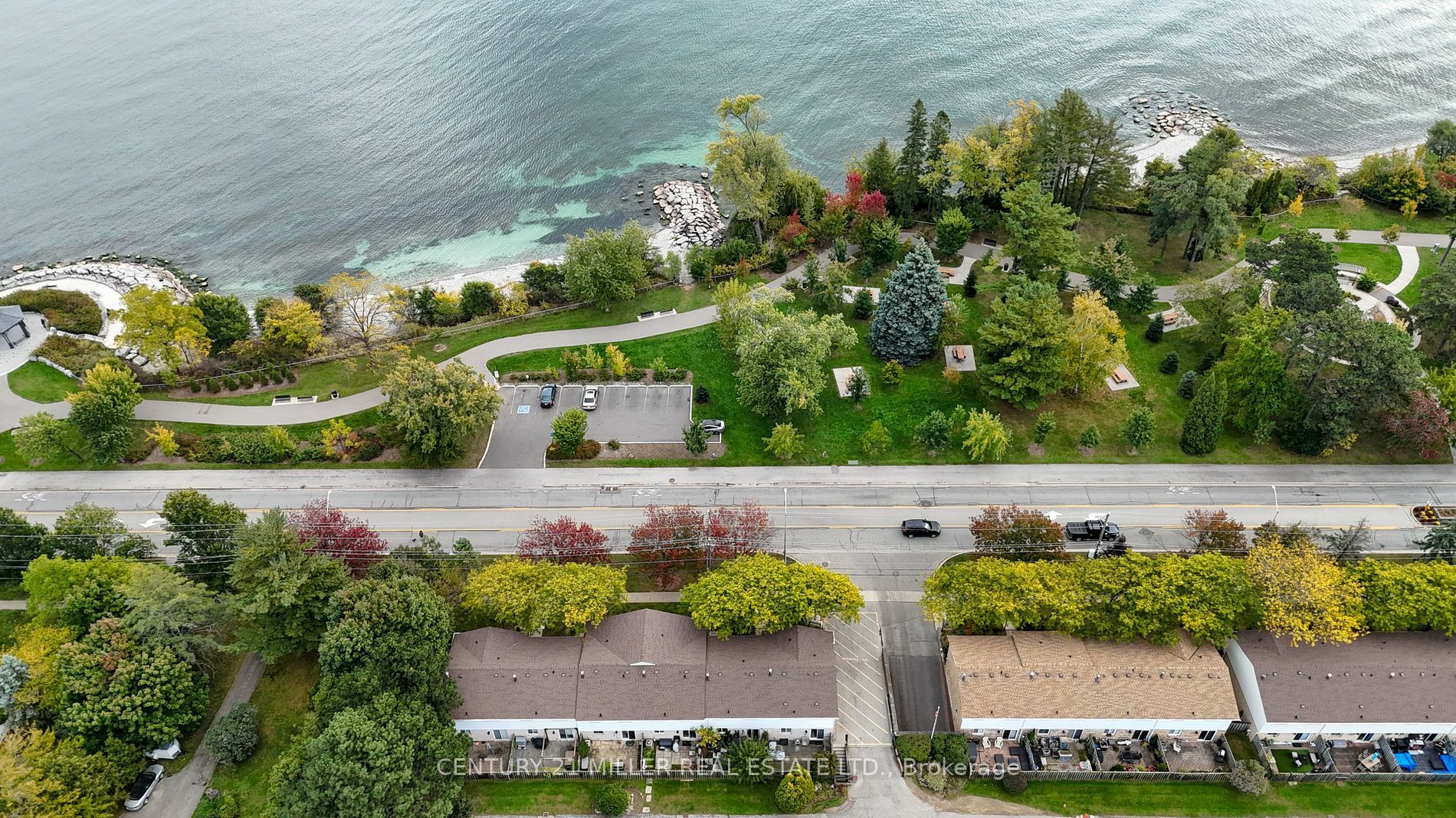 Photo de la propriété:  5475 Lakeshore Rd  ON L7L 1E1 