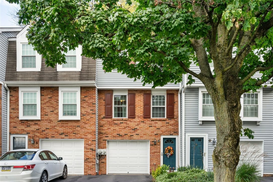 Property Photo:  226 Green Court  PA 15234 