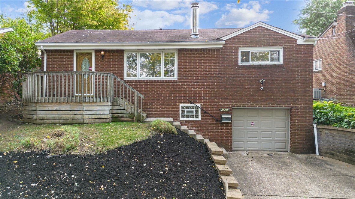 Property Photo:  2712 Jordan Ave  PA 15235 