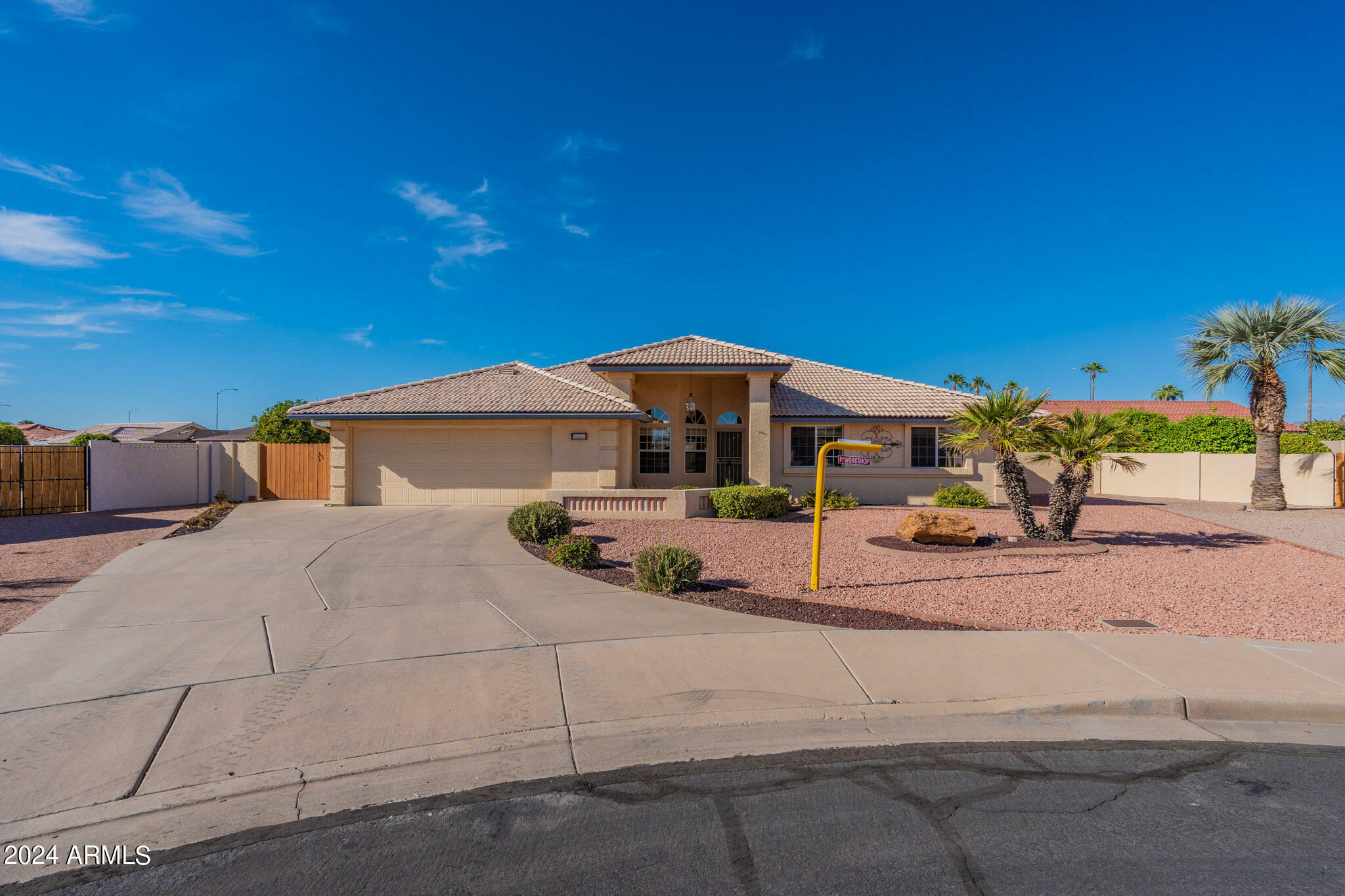 Property Photo:  2612 S Honeysuckle Circle  AZ 85209 