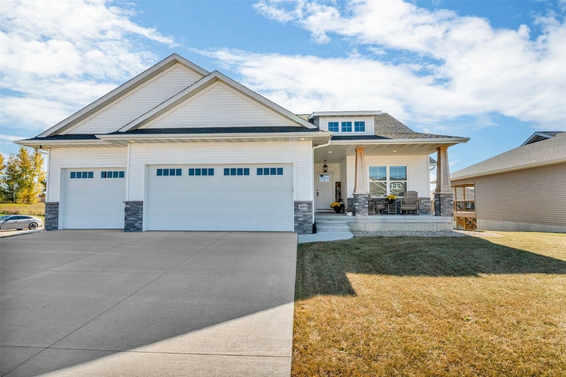 Property Photo: 1899 Cottage Ridge Drive IA 52302