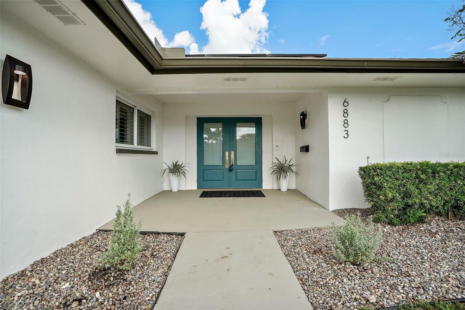 Property Photo:  6883 Augusta Boulevard  FL 33777 