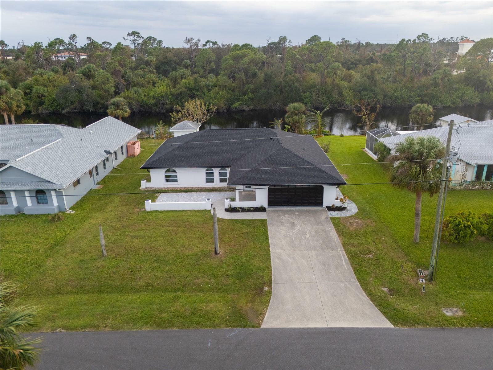 Property Photo:  3915 Barbary Lane  FL 34287 