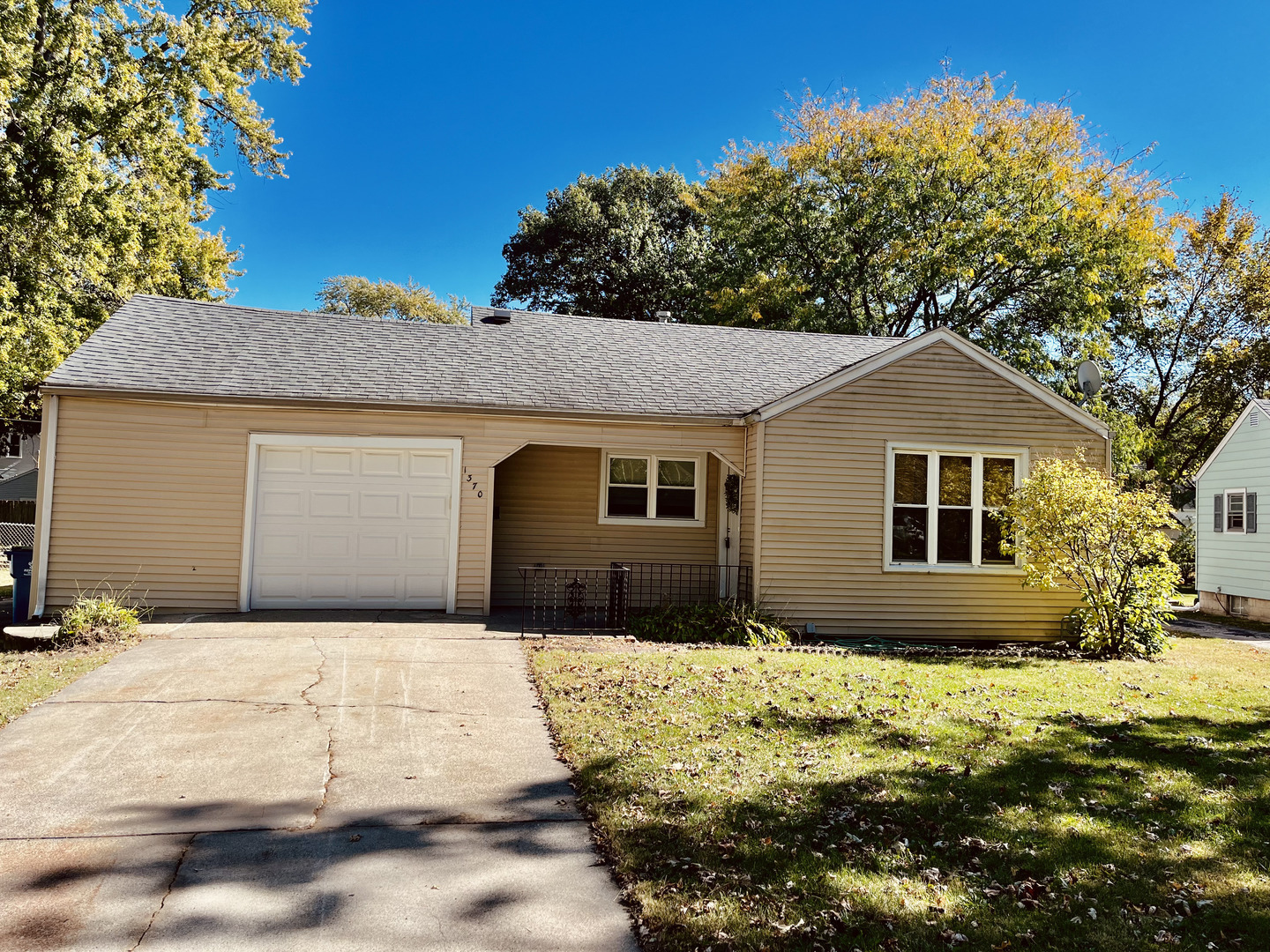 Property Photo:  1370 Lennington Circle NE  IL 60901 