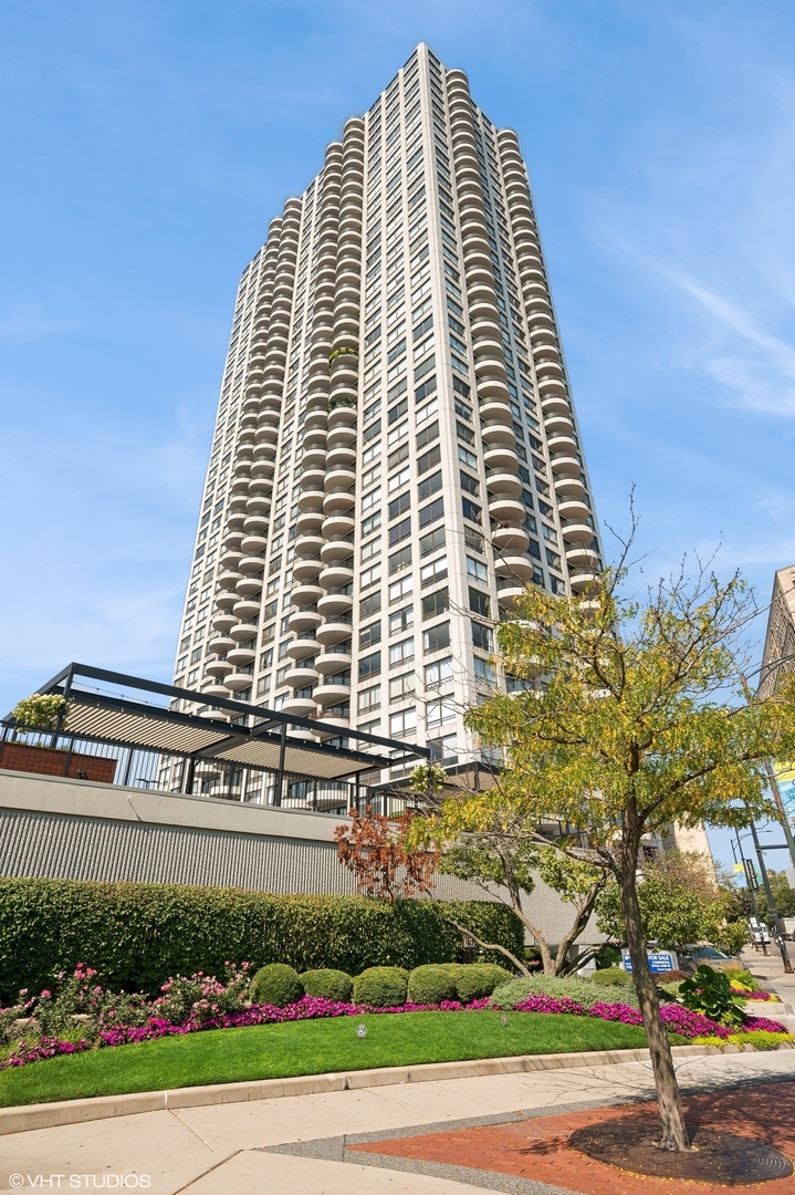 Property Photo: 2020 N Lincoln Park West 7G IL 60614