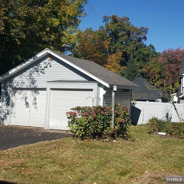 Property Photo:  650 Ridgewood Road  NJ 07649 