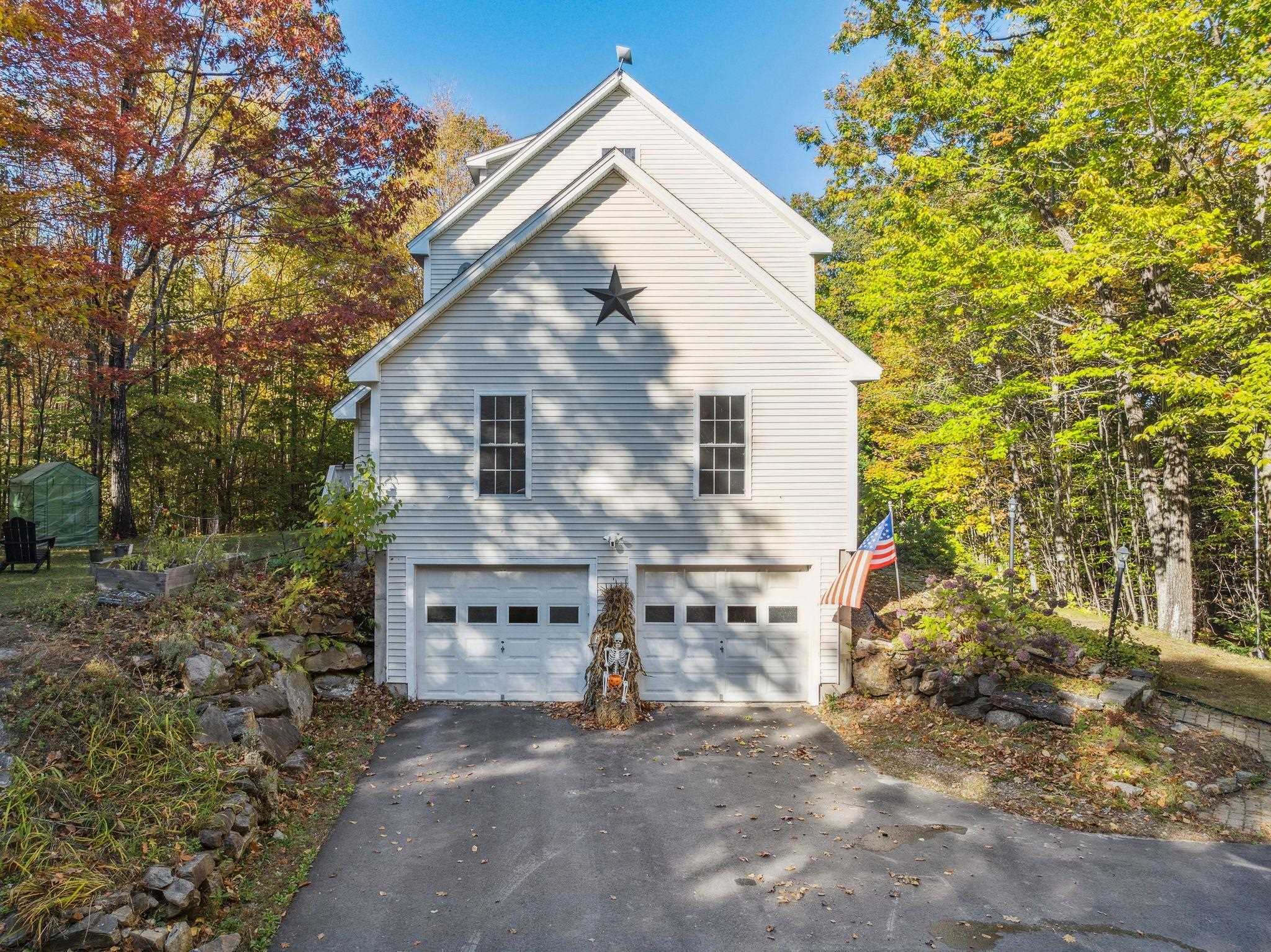 Property Photo:  80 Flintlock Farm Road  NH 03046 