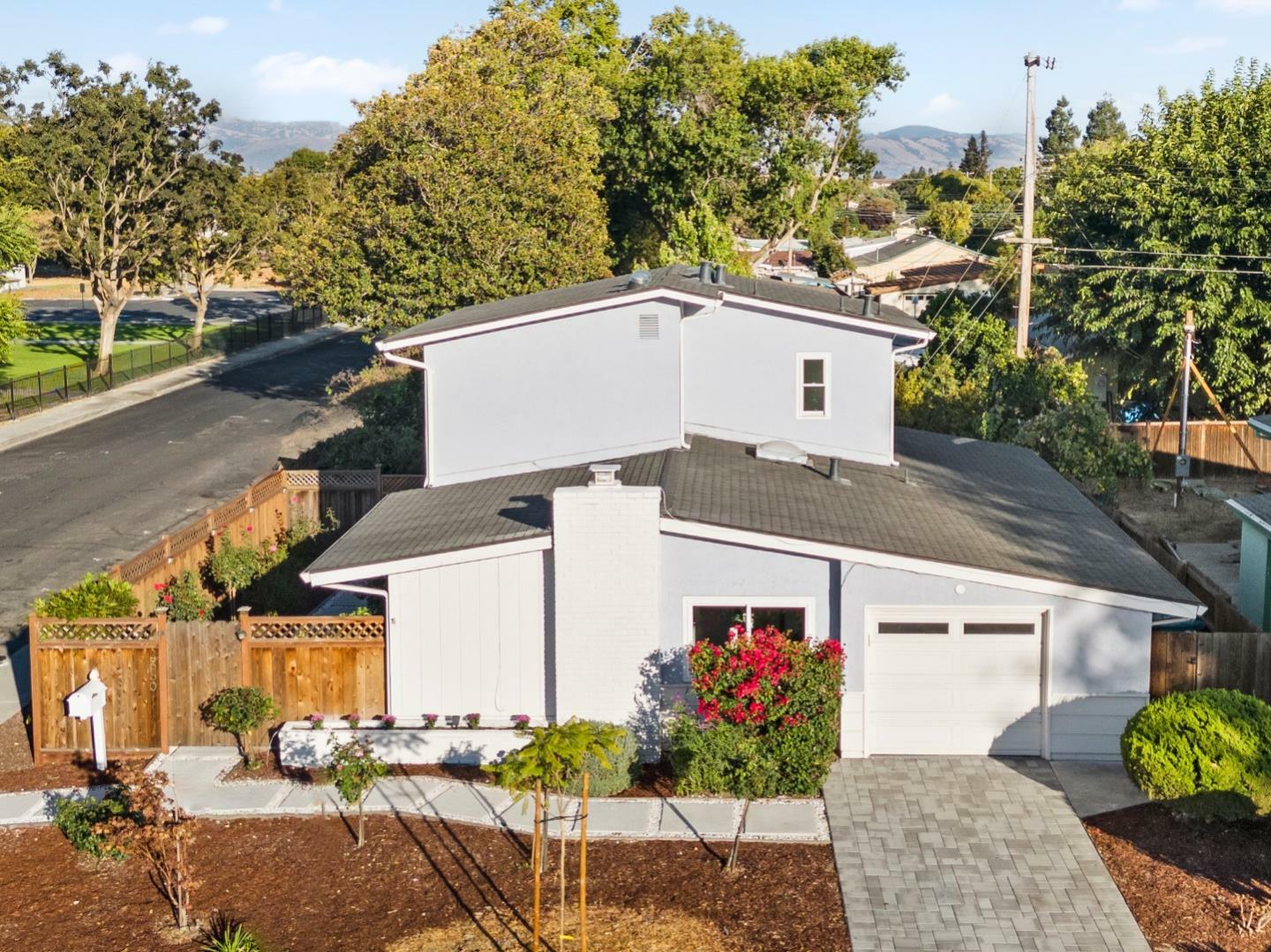 Property Photo:  2560 Warburton Avenue  CA 95051 