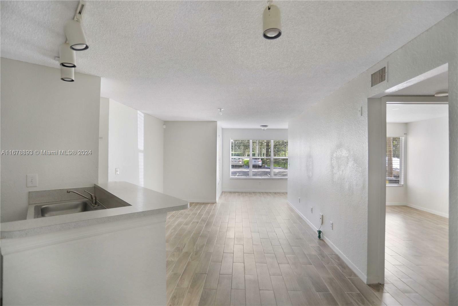 Property Photo:  417 Vista Isles Dr 2315  FL 33325 