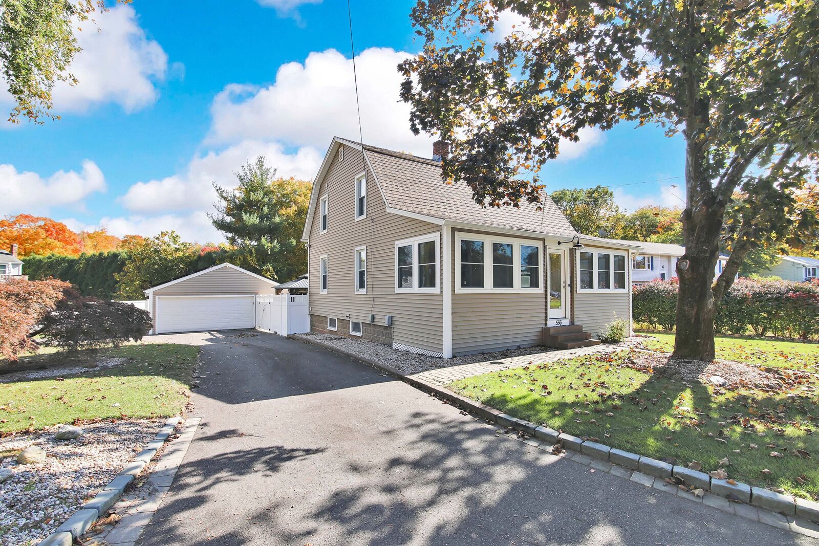 Property Photo:  556 Rye Street  CT 06074 