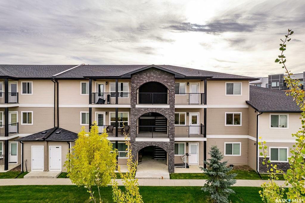 Property Photo:  125 Willis Crescent 323  SK S7T 0T1 