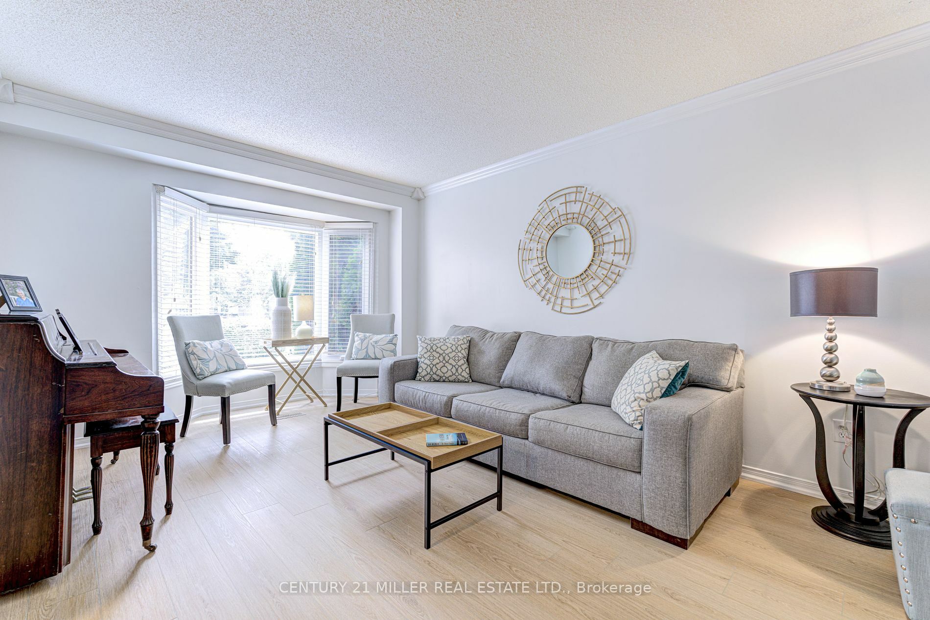 Photo de la propriété:  1095 Queens Ave  ON L6H 4K9 