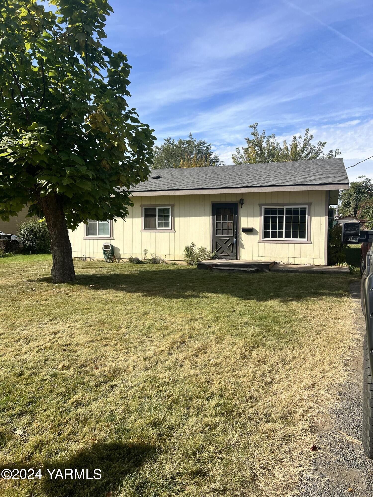 Property Photo: 507 N Date St WA 98948