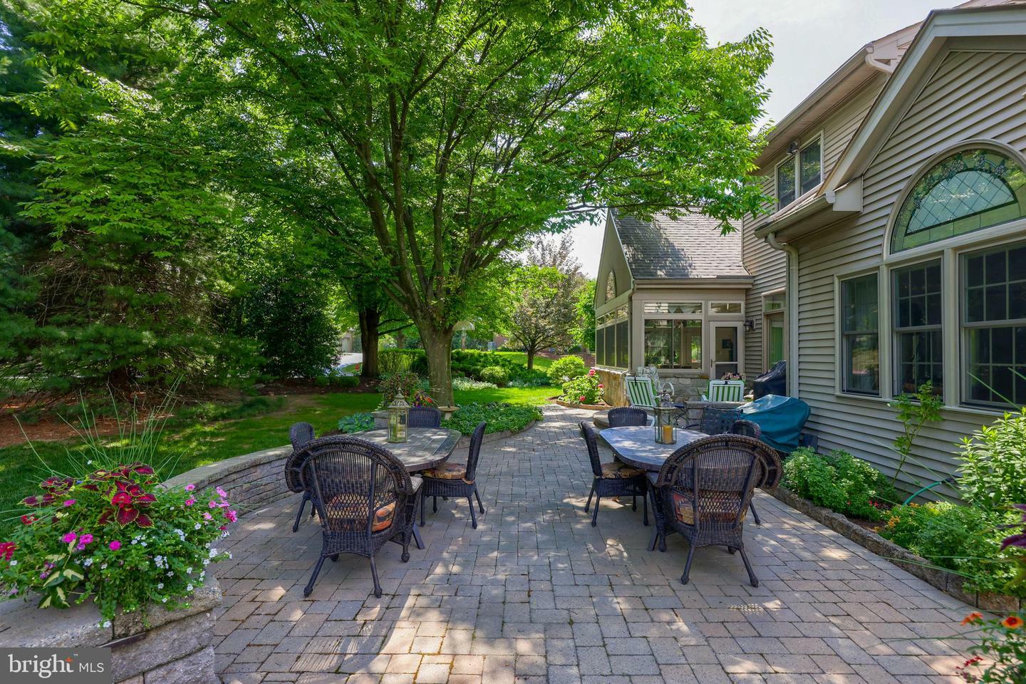 Property Photo:  1158 Oakmont Drive  PA 17601 