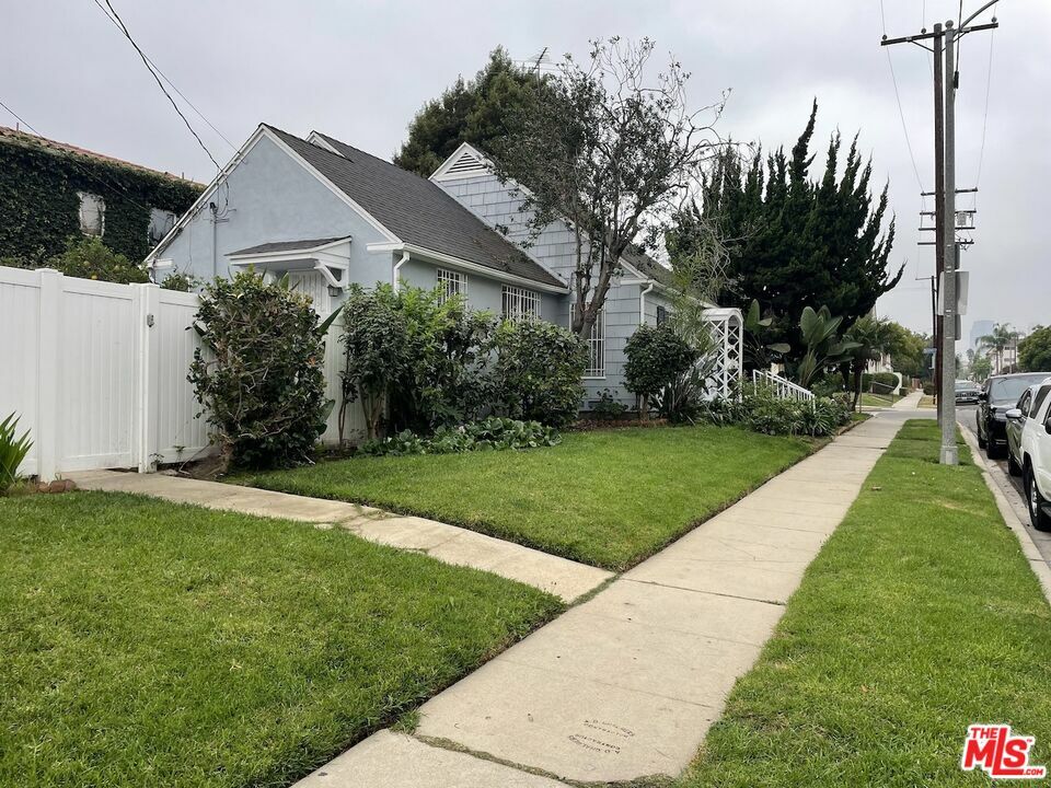 Property Photo:  9022 Alcott St  CA 90035 