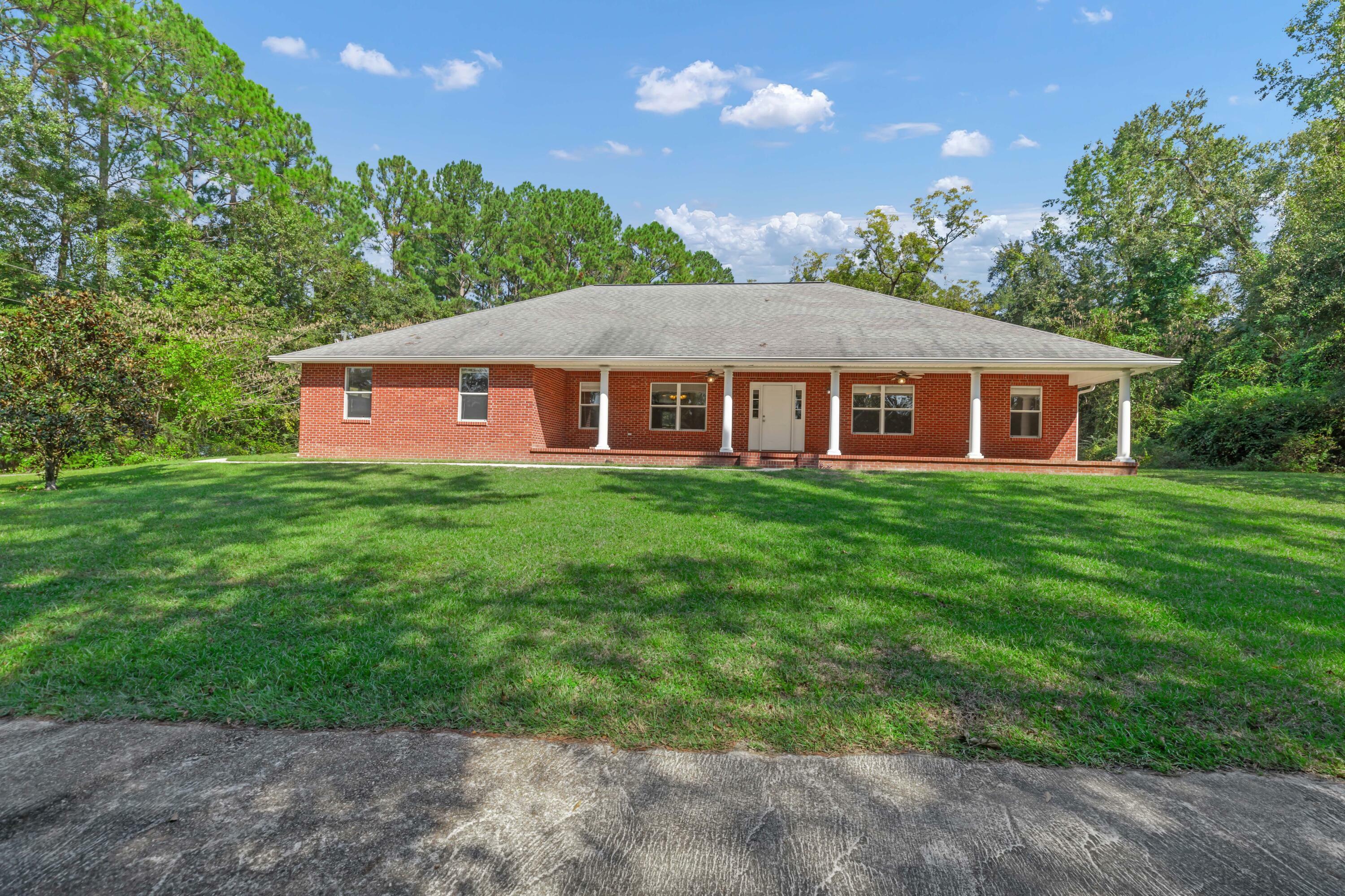 Property Photo:  2115 Petal Place  FL 32536 