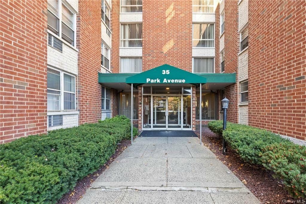 Property Photo:  35 Park Avenue 1E  NY 10901 