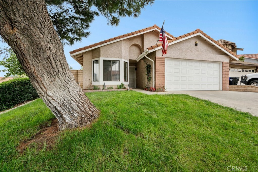 Property Photo:  6776 Jade Ct  CA 92336 