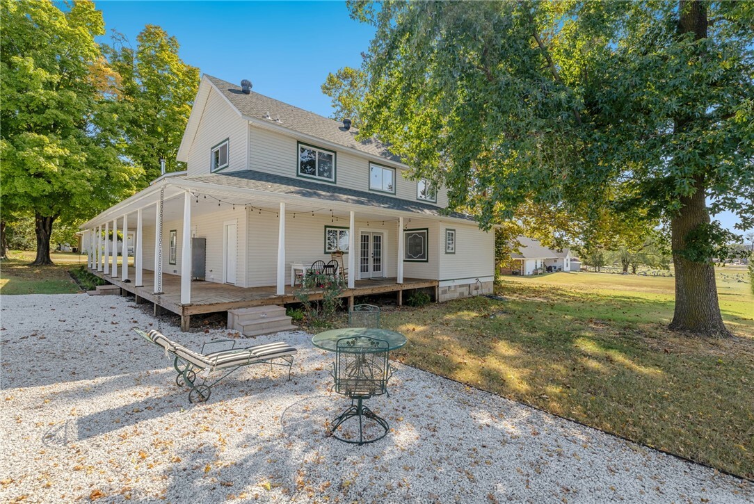 Property Photo:  212 Holmes Street  AR 72753 