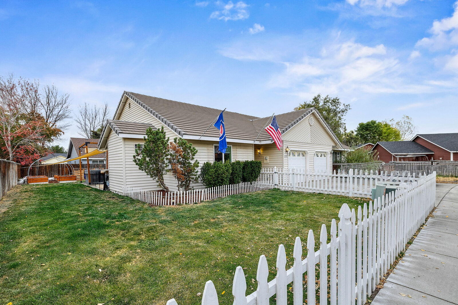 Property Photo:  2743 SW Umatilla Court  OR 97756 