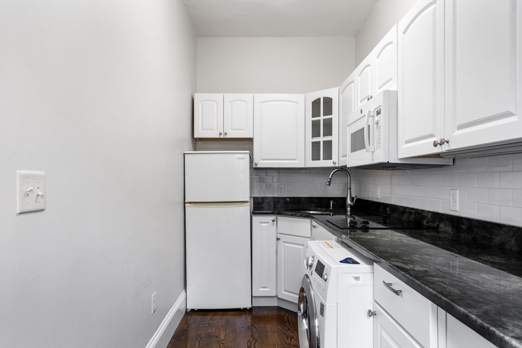 Property Photo:  232 Newbury Street 32  MA 02116 