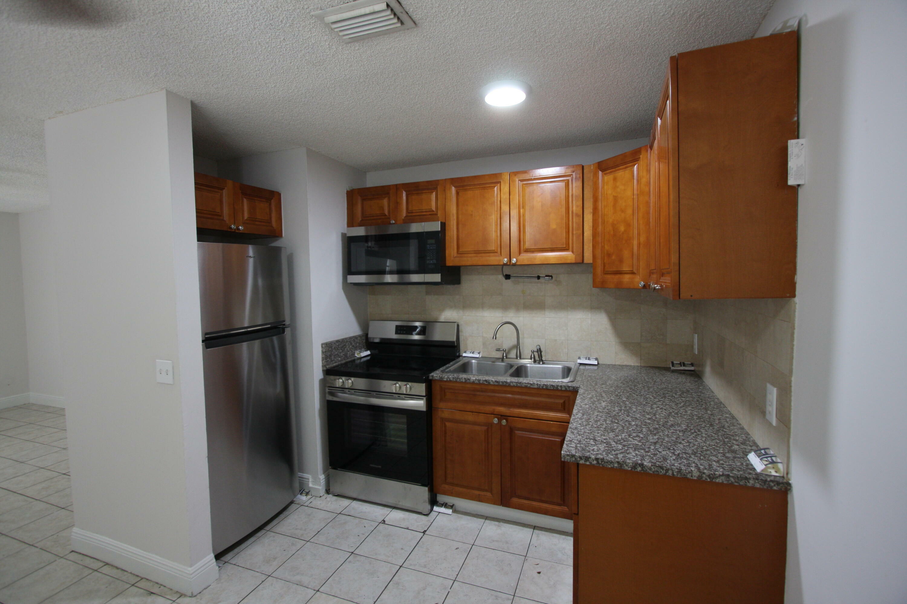 Property Photo:  1025 S F Street 3  FL 33460 