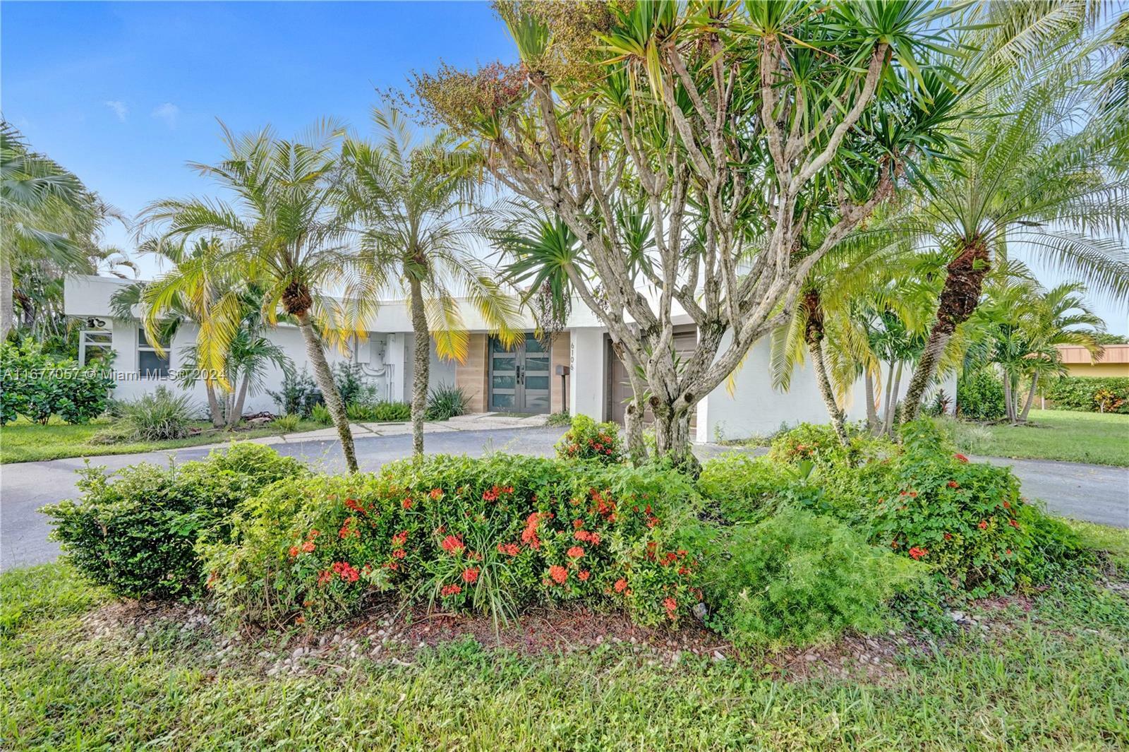 Property Photo:  6106 Royal Poinciana Ln  FL 33319 