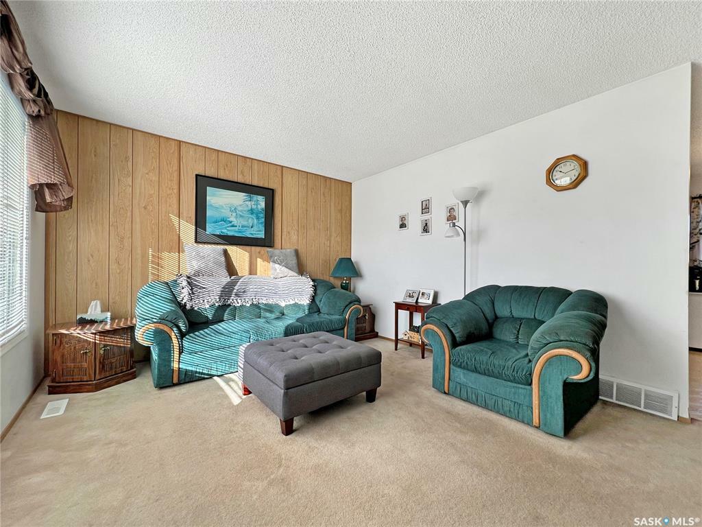 Property Photo:  3642 Diefenbaker Drive  SK S7L 4X5 