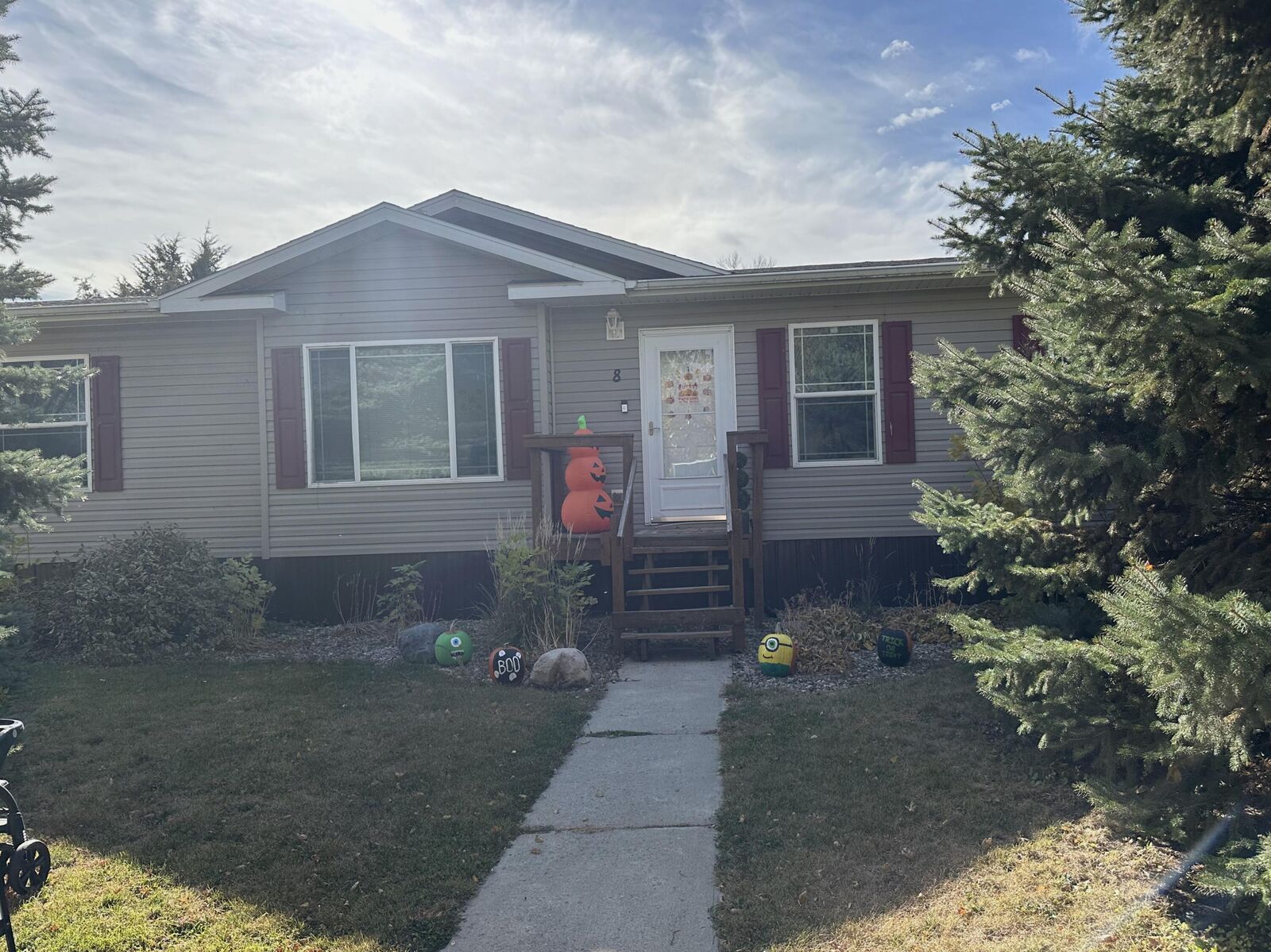Property Photo: 8 E 4th Ave SD 57445